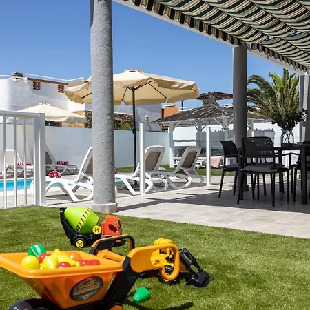 Villa Ideal For Family Holidays, Near And Golf- Casa