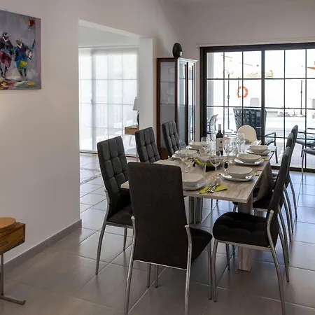 Villa Ideal For Family Holidays, Near And Golf- Casa