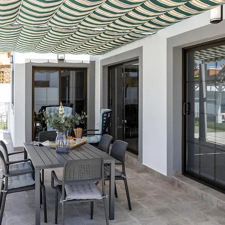 Villa Ideal For Family Holidays, Near And Golf- Casa *