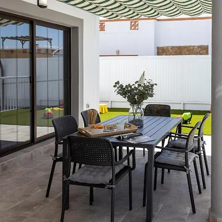 Ideal For Family Holidays, Near And Golf- Casa Villa